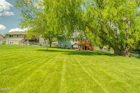 Exterior - 219 E Calgary Ave, Bismarck, ND 58503 photo 14 of 18