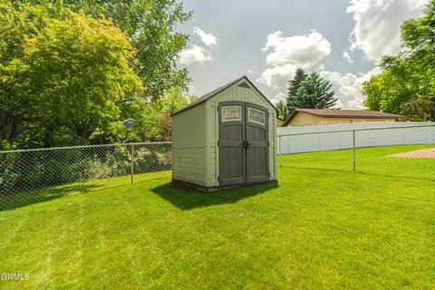 Exterior - 219 E Calgary Ave, Bismarck, ND 58503 photo 5 of 18