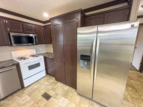 3610 21st Ave W, Williston, ND 58801 photo 9