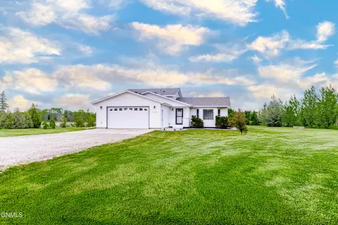 2539 Clover Pl, Bismarck, ND 58503