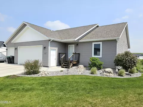 6921 Majestic Pl, Lincoln, ND 58504