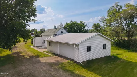 3811 78th Ave SE, Jamestown, ND 58401