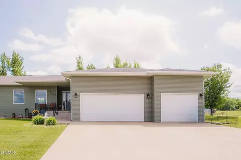 1521 10th St SW, Jamestown, ND 58401