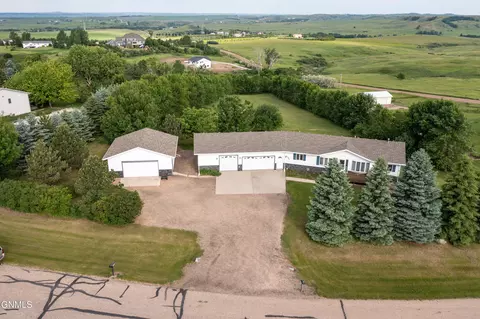 10900 Rose Dr, Bismarck, ND 58503
