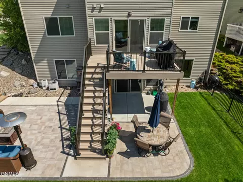 Exterior - 1531 Creekside Dr, Williston, ND 58801 photo 8 of 9