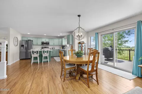 Dining - 1531 Creekside Dr, Williston, ND 58801 photo 1 of 4