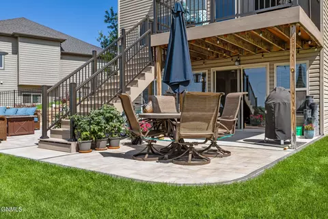 Exterior - 1531 Creekside Dr, Williston, ND 58801 photo 9 of 9