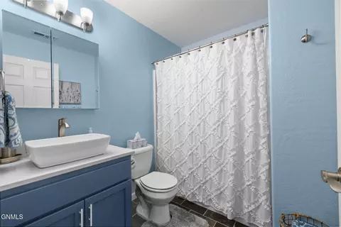 Bath - 1531 Creekside Dr, Williston, ND 58801 photo 4 of 5