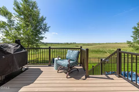 Exterior - 1531 Creekside Dr, Williston, ND 58801 photo 7 of 9