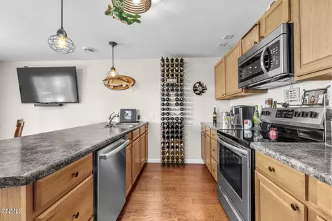 Kitchen - 1531 Creekside Dr, Williston, ND 58801 photo 5 of 5