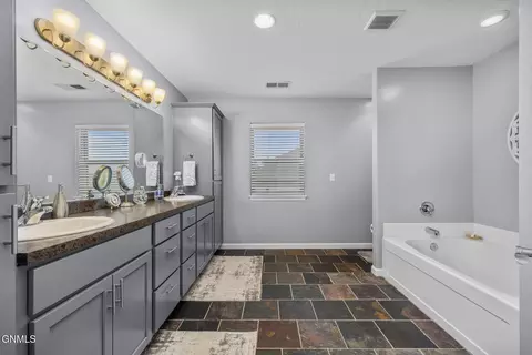 Bath - 1531 Creekside Dr, Williston, ND 58801 photo 2 of 5