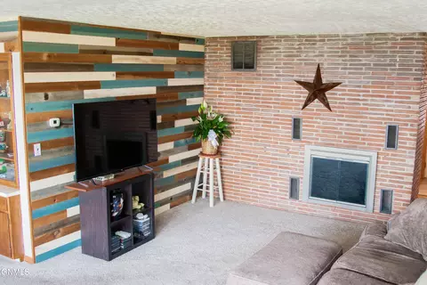 Living - 1210 Park Pl, Williston, ND 58801 photo 1 of 3