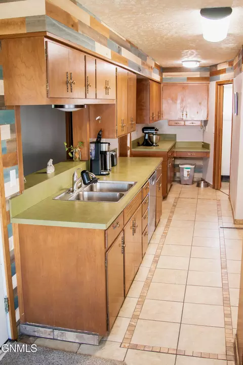 Kitchen - 1210 Park Pl, Williston, ND 58801 photo 2 of 5