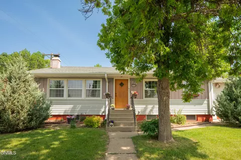 1314 E Divide Ave, Bismarck, ND 58501