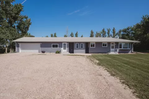 8059 36th St SE, Jamestown, ND 58401