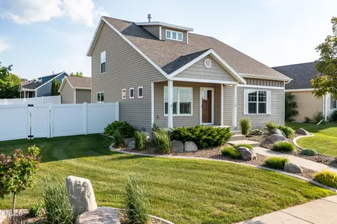 1109 E Lasalle Dr, Bismarck, ND 58503