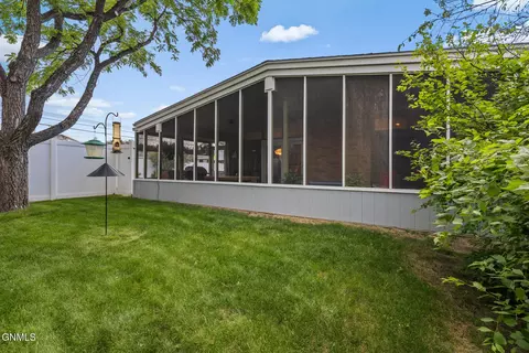 1321 University Ave, Williston, ND 58801 photo 5