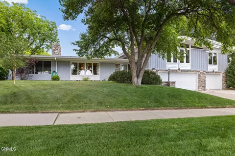 1321 University Ave, Williston, ND 58801