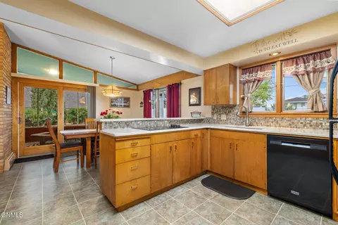 1321 University Ave, Williston, ND 58801 photo 18