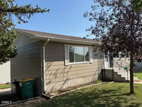Exterior - 1725 N 17th St, Bismarck, ND 58501 photo 2 of 2