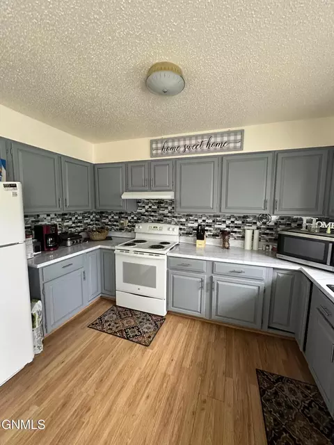 1725 N 17th St, Bismarck, ND 58501