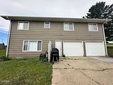 Exterior - 1725 N 17th St, Bismarck, ND 58501 photo 1 of 2
