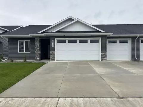 2931 Baltimore Dr, Bismarck, ND 58504 photo 2