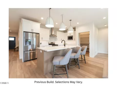 2931 Baltimore Dr, Bismarck, ND 58504 photo 3