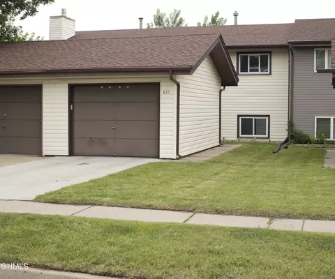 615 35th St, Bismarck, ND 58501