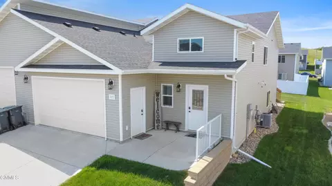 305 Will Ct SE, Mandan, ND 58554