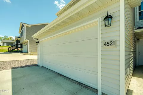 4521 Corvette St NW, Mandan, ND 58554