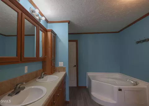 1818 Bison Dr, Williston, ND 58801 photo 18