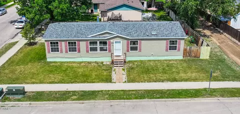 1818 Bison Dr, Williston, ND 58801