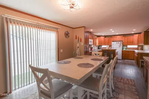 1818 Bison Dr, Williston, ND 58801 photo 6