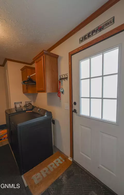 1818 Bison Dr, Williston, ND 58801 photo 22