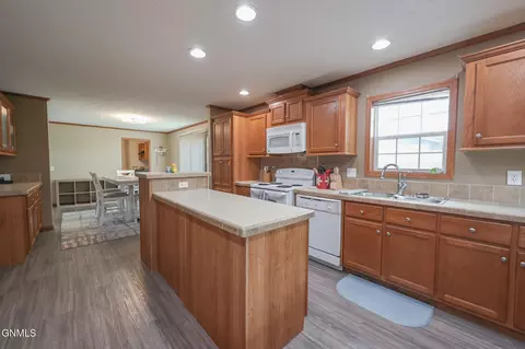 1818 Bison Dr, Williston, ND 58801 photo 12