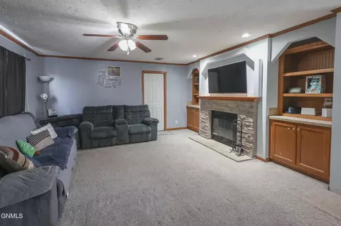 1818 Bison Dr, Williston, ND 58801 photo 5