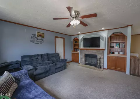 1818 Bison Dr, Williston, ND 58801 photo 4