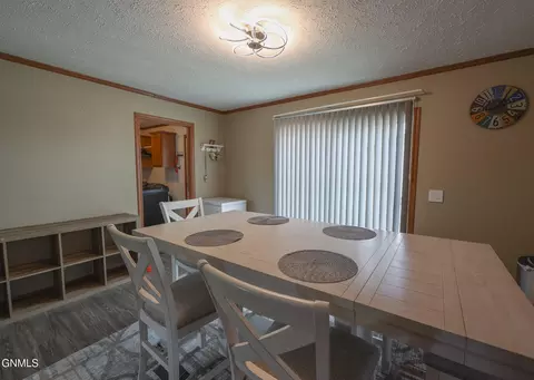 1818 Bison Dr, Williston, ND 58801 photo 9