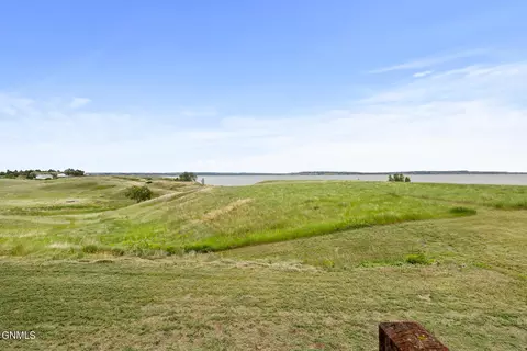 11266 Keys Cove Loop, Ray, ND 58849 photo 5