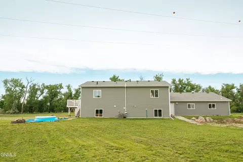 Exterior - 5706 Olive Tree Dr, Bismarck, ND 58503 photo 12 of 17