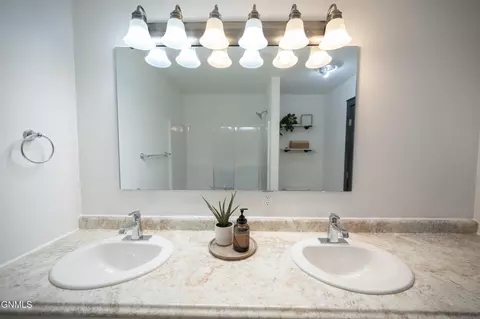 Bath - 5706 Olive Tree Dr, Bismarck, ND 58503 photo 7 of 12