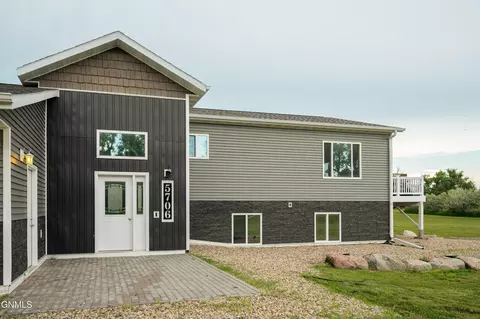Exterior - 5706 Olive Tree Dr, Bismarck, ND 58503 photo 4 of 17