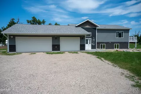 5706 Olive Tree Dr, Bismarck, ND 58503