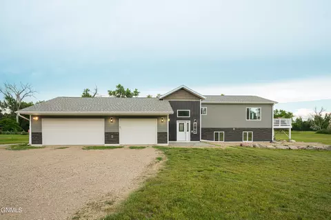 Exterior - 5706 Olive Tree Dr, Bismarck, ND 58503 photo 2 of 17