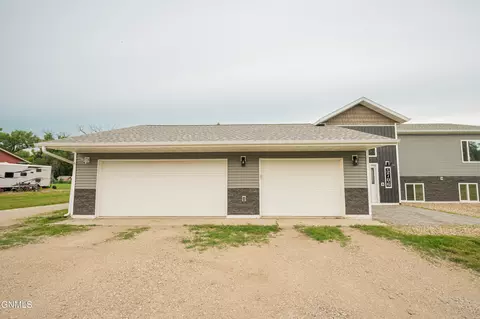 Exterior - 5706 Olive Tree Dr, Bismarck, ND 58503 photo 8 of 17
