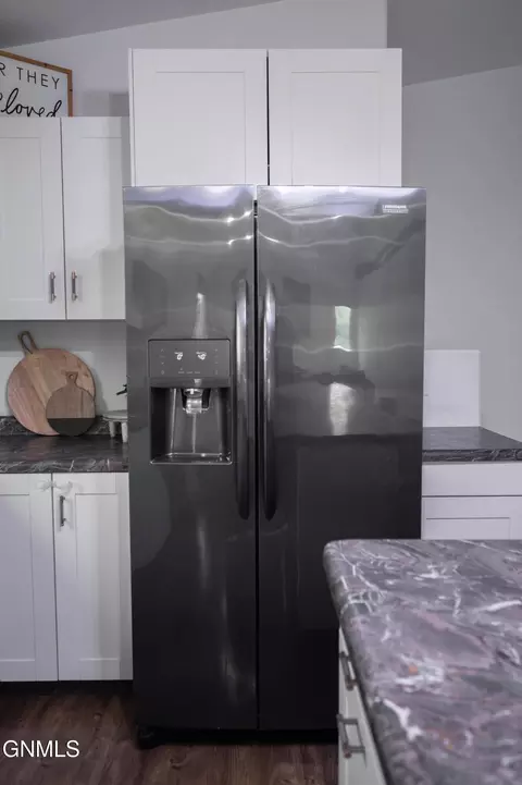 Kitchen - 5706 Olive Tree Dr, Bismarck, ND 58503 photo 5 of 7