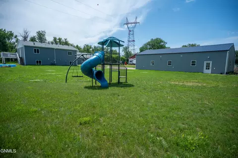 Exterior - 5706 Olive Tree Dr, Bismarck, ND 58503 photo 16 of 17