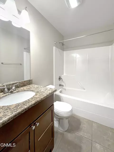 Bath - 5805 Victoria Ave, Williston, ND 58801 photo 5 of 5