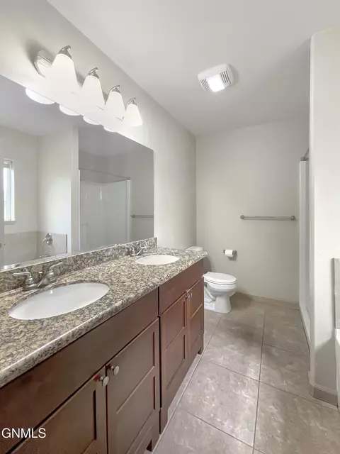 Bath - 5805 Victoria Ave, Williston, ND 58801 photo 2 of 5